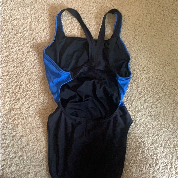 One piece - Picture 3 of 4